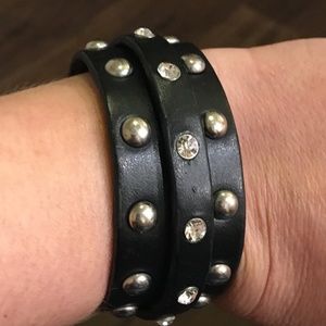 Guess Bracelet, rhinestone, studs black leather